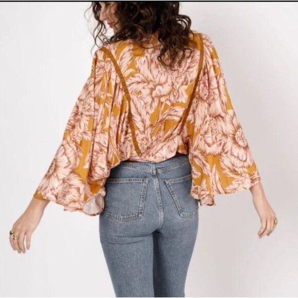 Band of the Free NWT Libby Gold Floral Bell Sleeve Crop Top Sz XS Womens Yellow - Picture 2 of 15